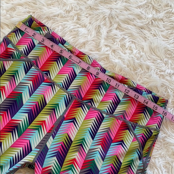 Fabletics colorful geometric print crop leggings L - Picture 13 of 15